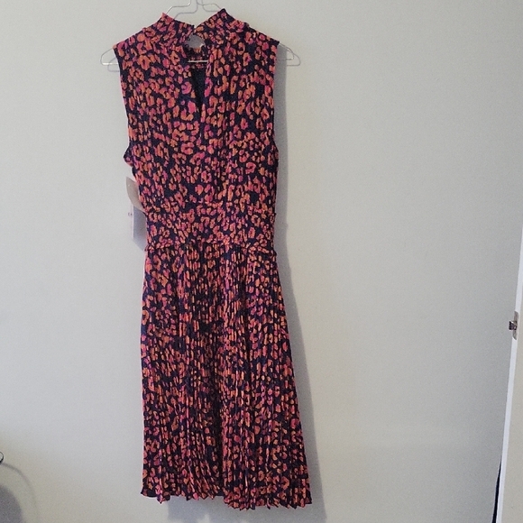 Sleeveless Dress - Picture 3 of 4